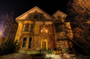 Long Island's haunted houses are scaring up a storm as Halloween nears.