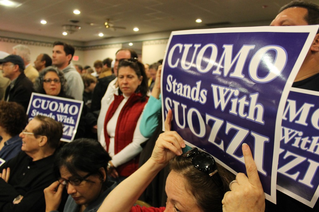 Tom Suozzi endorsed by Cuomo IMG 6712