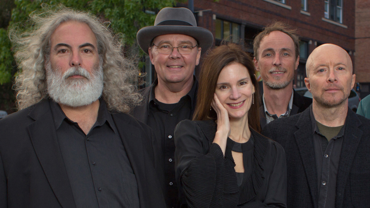 10,000 Maniacs is playing at the Long Island Aquarium.