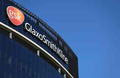 2022-03-25T205642Z_1_LYNXNPEI2O11U_RTROPTP_4_HEALTH-CORONAVIRUS-GSK-FDA (1)