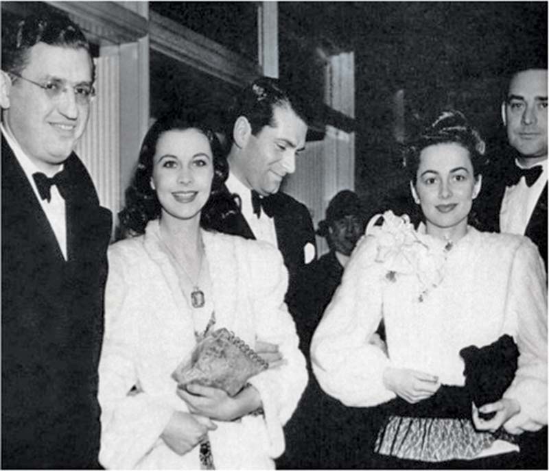 David O Selznick Vivien Leigh Olivia De Havilland and Jock Whitney at the Oscars.