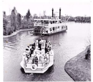 Freedomland 110819.Sternwheeler and Tug Boat 1024x907 1