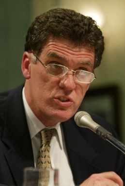 Dave Weldon speaks at Capitol Hill in 2003 (Photo by Mark Wilson/Getty Images)