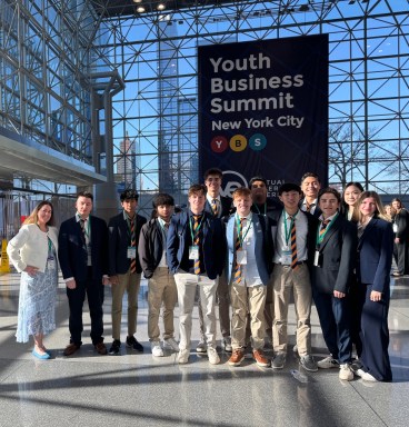 On April 8, the Manhasset High School Virtual Enterprise class attended the Youth Business Summit at Jacob Javits Center and earned a bronze medal for “Best Sales Pitch.”