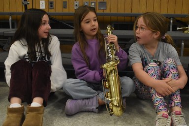 Alexa Tizzano (L), Francesca Lapidus and Ava McLaughlin (R) got to see a saxophone up close.
