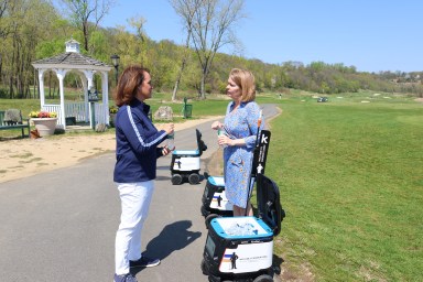 Harbor Links Director Kelley Brooke (L.) and North Hempstead Supervisor Jennifer DeSena (R.) demonstrated the country’s first golf course refreshment delivery robots.