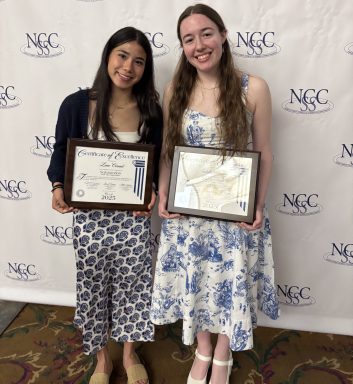 Carle Place salutatorian Luna Coronel and valedictorian Izzy Buscemi.
