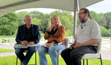 Former U.S. Rep. Steve Israel, Manda Kalimian and Chad Hanson (L. to R.) discuss Hanson's book, “Wild Horse Effect.”